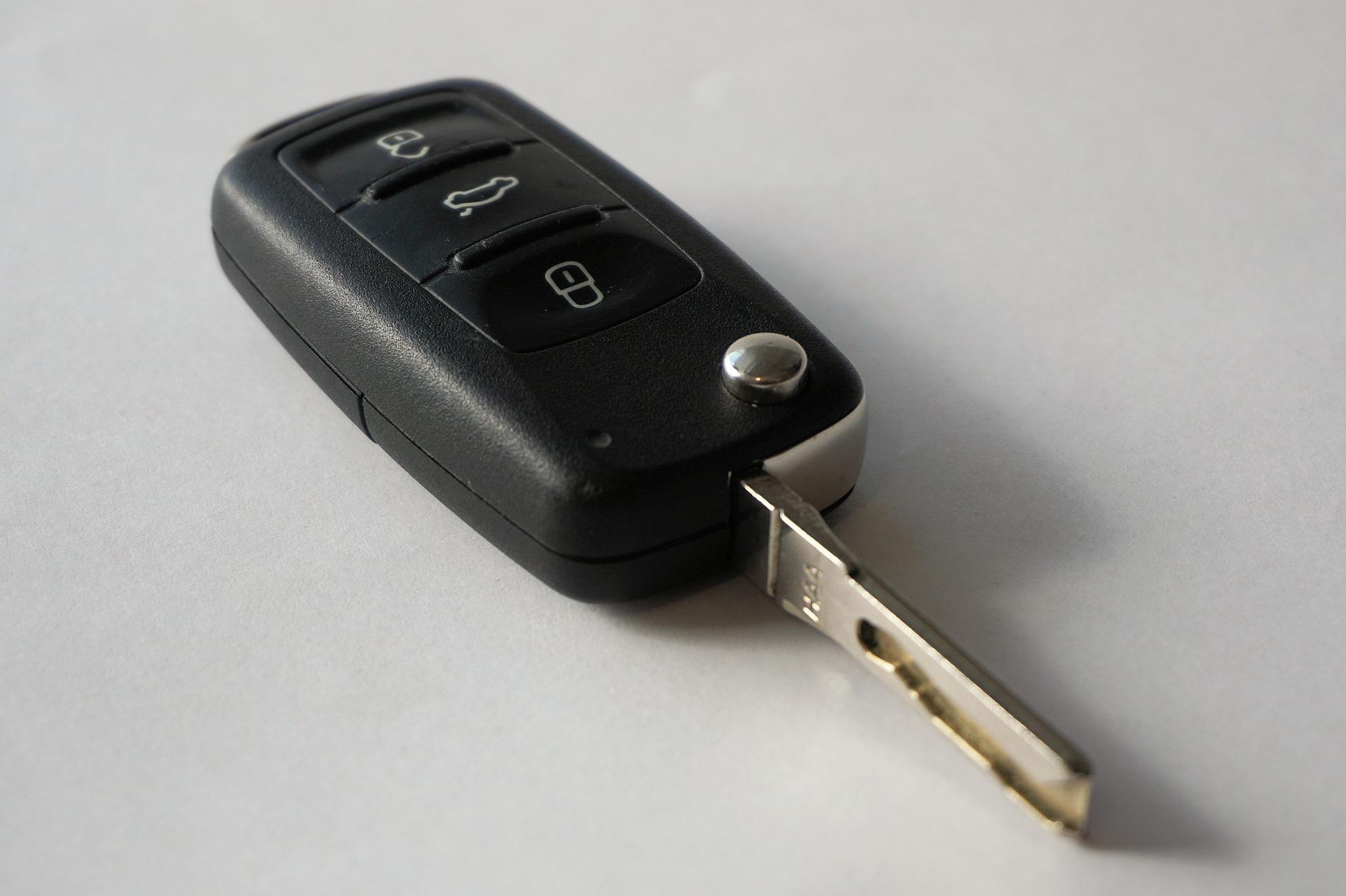 Замена корпусов ключей в Омске, Mercedes, BMW и другие марки
