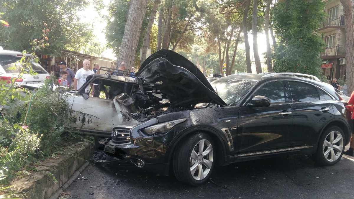 Прямо сейчас в Анапе дтп собрало в кучу три машины: запах гари на три  квартала