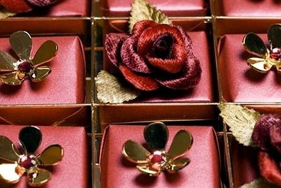 Swarovski-studded_chocolates2.jpg Swarovski-studded_chocolates2.jpg