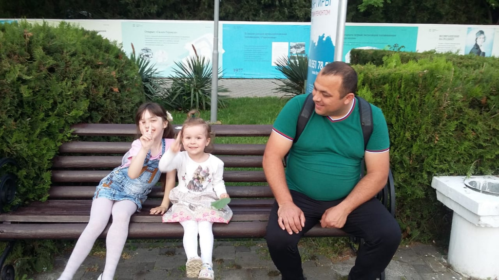 3e6b509d-a43b-4a2d-a015-6734d589ec7f.jpg