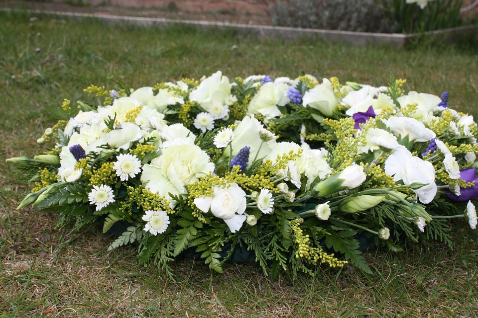 funeral-flowers-374183_960_720.jpg